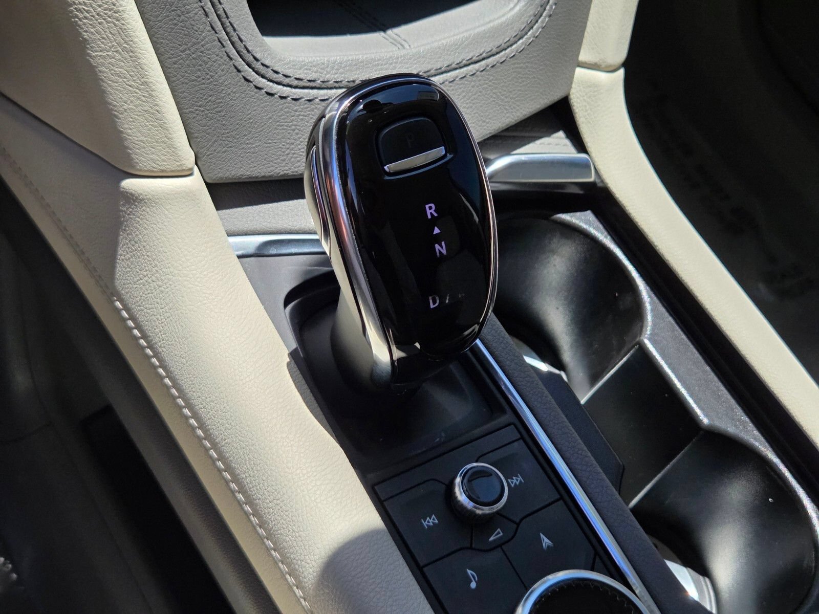 Used 2023 Cadillac XT6 Premium Luxury w/ Technology Package FWD image 24