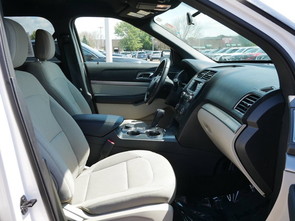 Certified 2018 Ford Explorer XLT AWD/4WD image 13