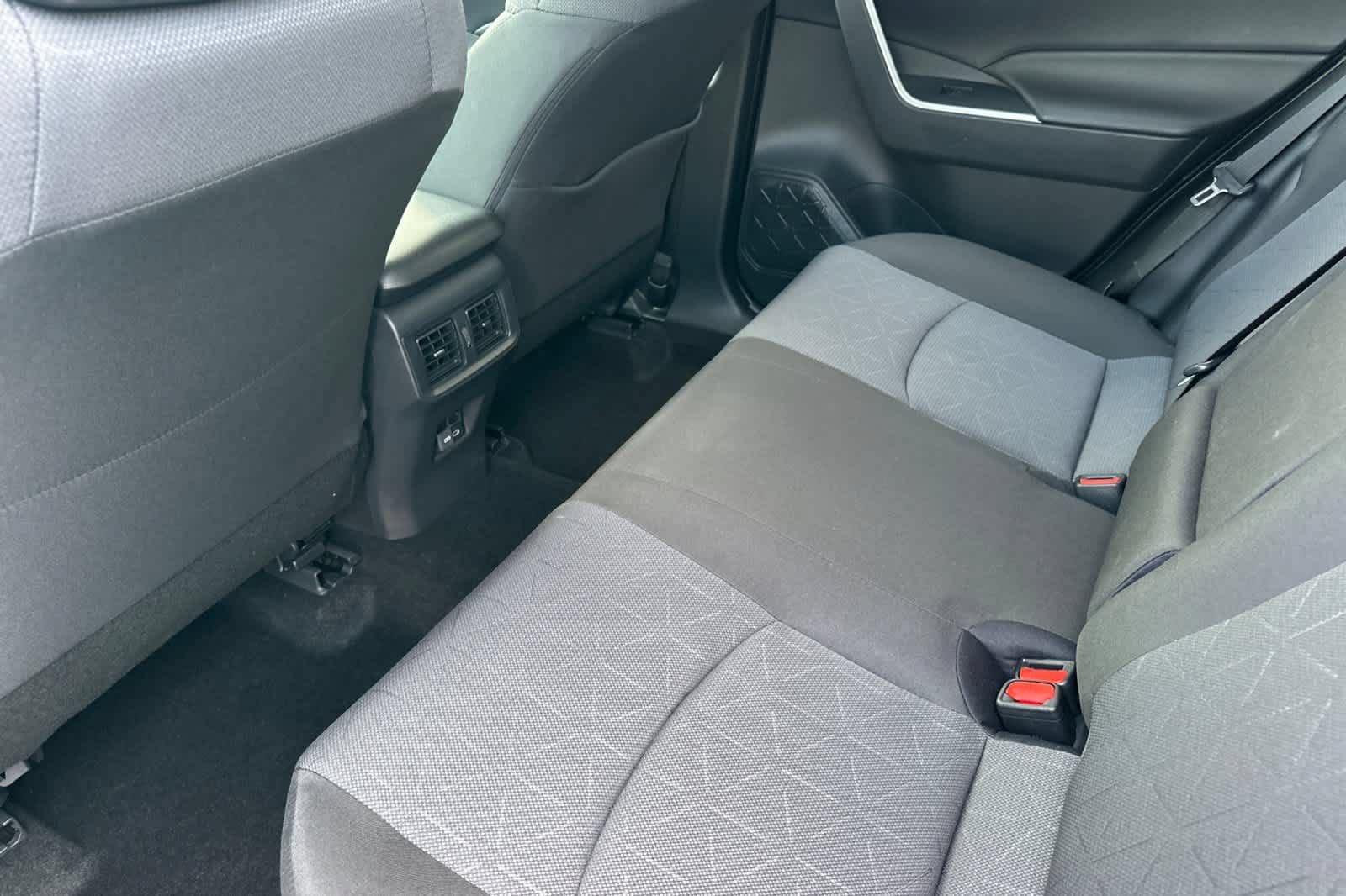 Used 2025 Toyota RAV4 XLE AWD/4WD image 4