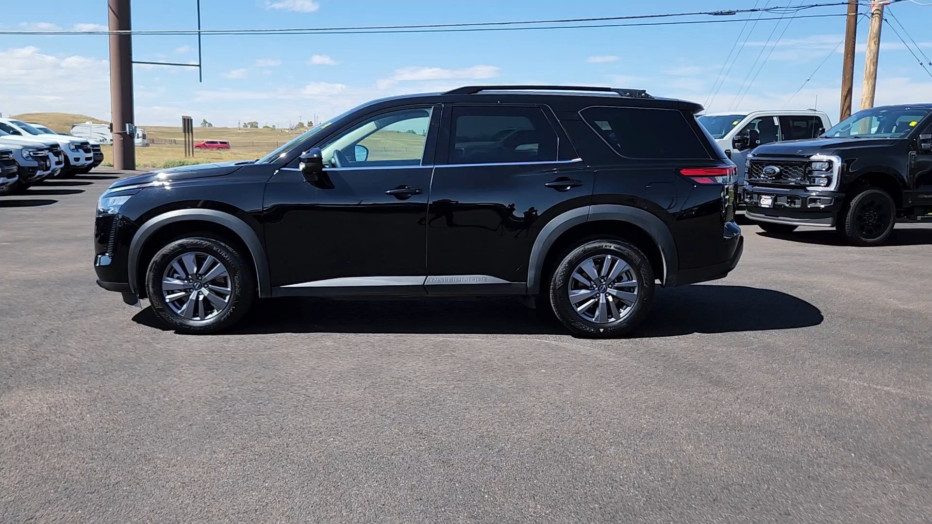 Used 2026 Nissan Pathfinder SV AWD/4WD image 2