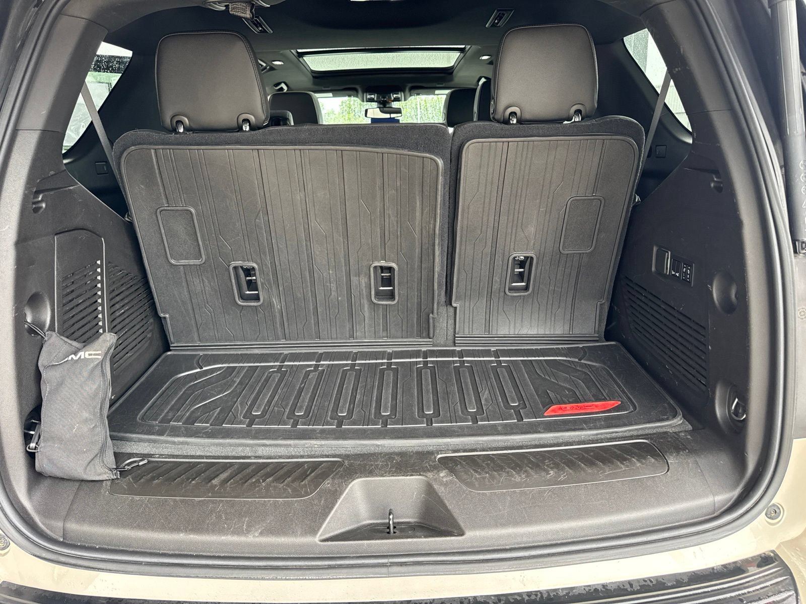 Used 2021 GMC Yukon SLT w/ SLT Premium Package AWD/4WD image 43