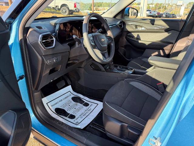 Used 2025 Chevrolet TrailBlazer LT AWD/4WD image 17
