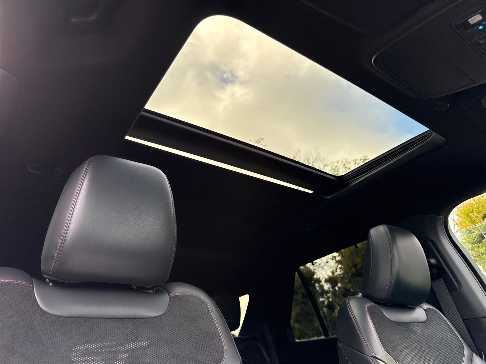 Certified 2025 Ford Explorer ST AWD/4WD image 16