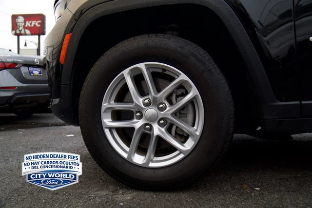 Used 2024 Jeep Grand Cherokee L Laredo RWD image 7