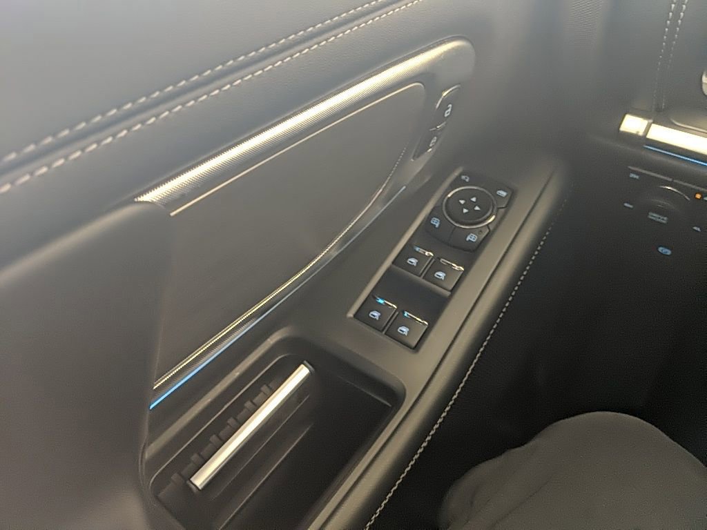 Certified 2025 Ford Expedition Max Platinum image 33