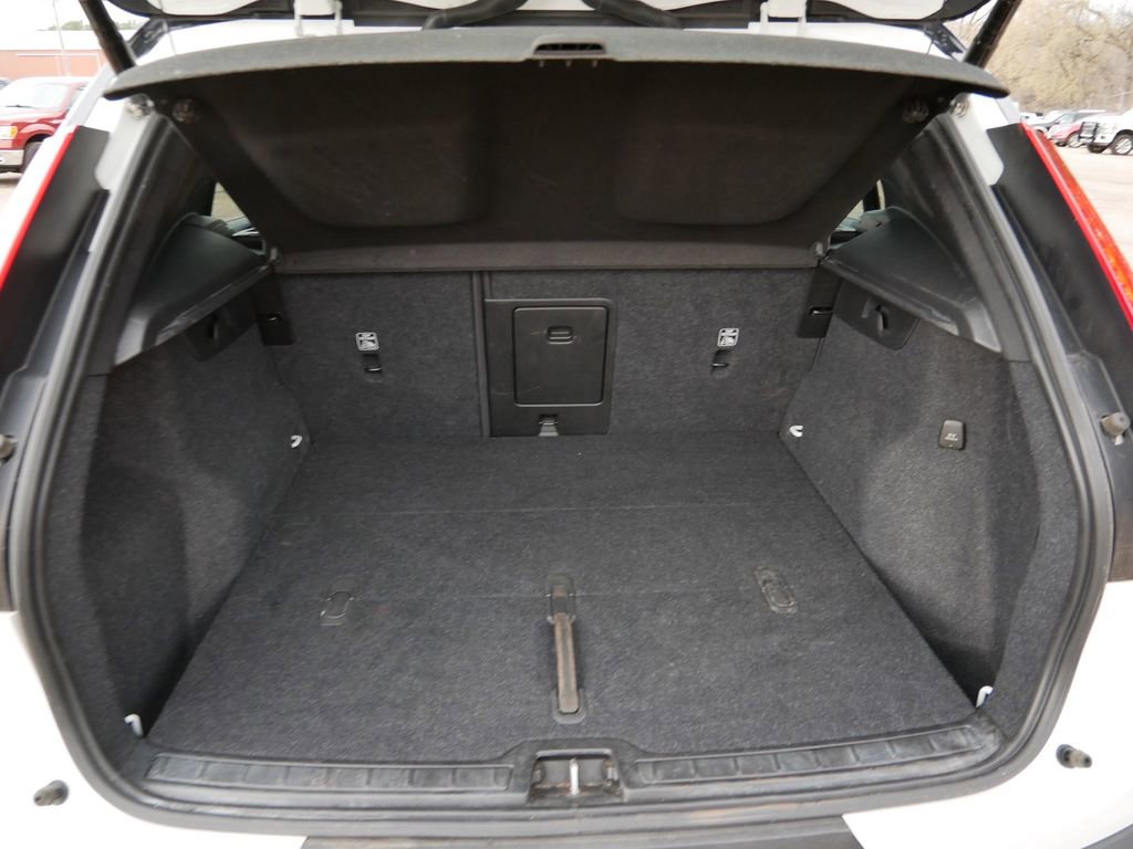 Used 2021 Volvo XC40 P8 Recharge w/ Advanced Package image 10