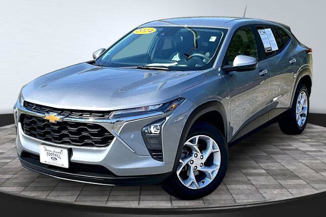 Used 2024 Chevrolet Trax LS w/ LS Convenience Package FWD image 12