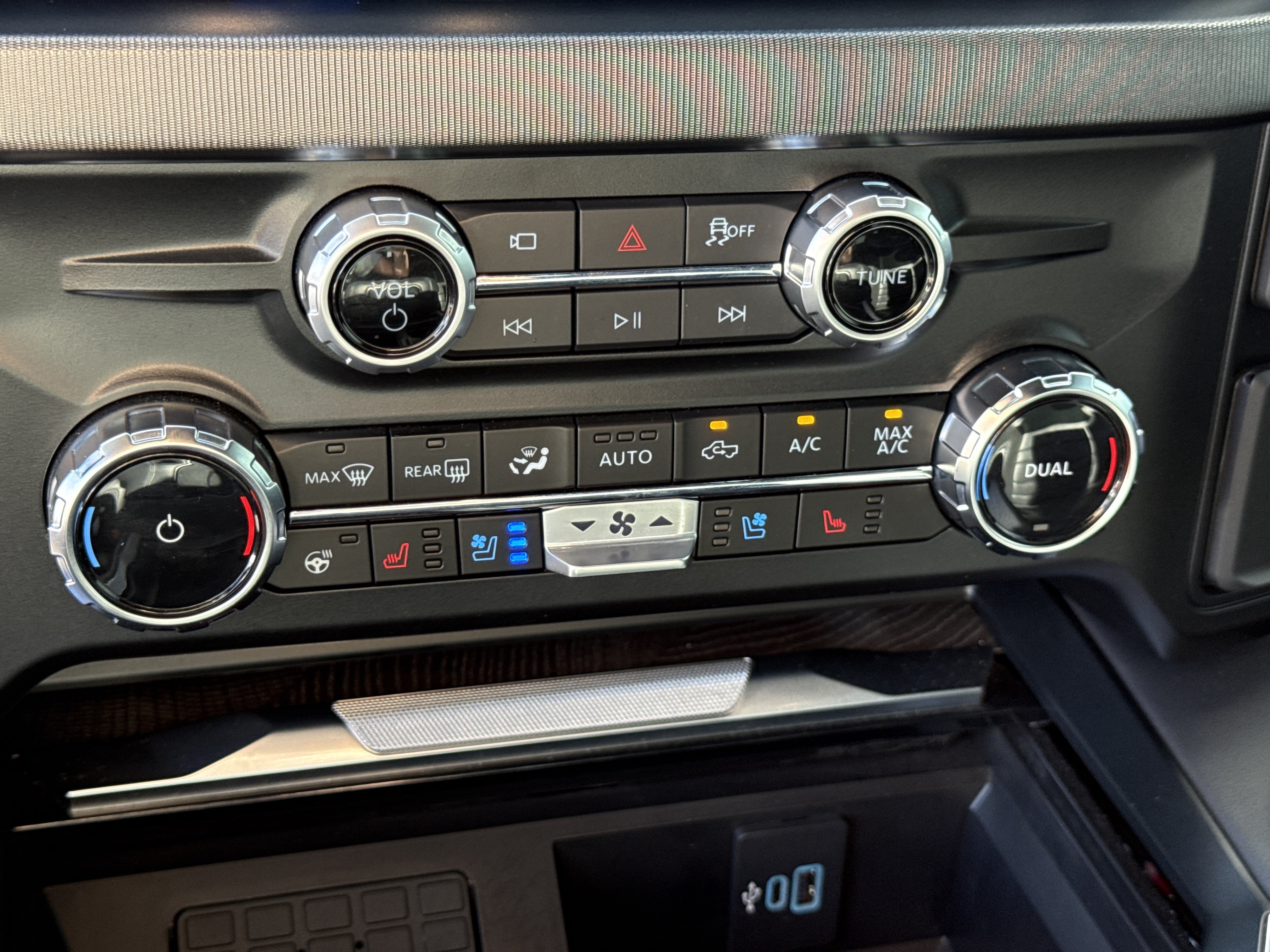 Certified 2025 Ford F250 Platinum AWD/4WD image 24