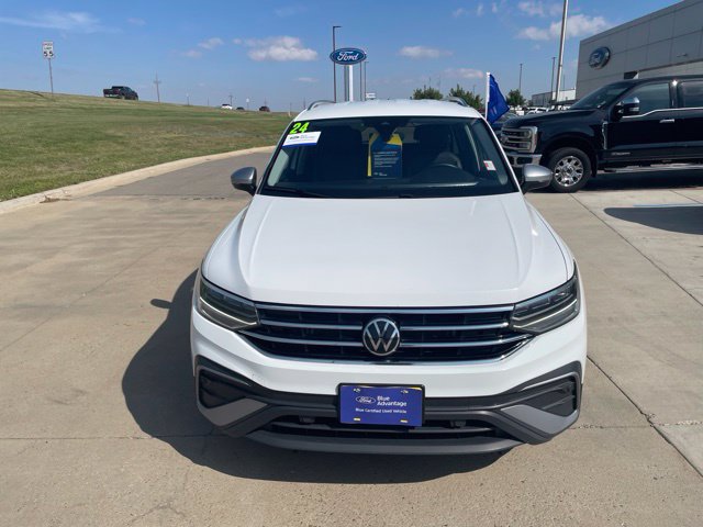Used 2024 Volkswagen Tiguan Wolfsburg Edition AWD/4WD image 9