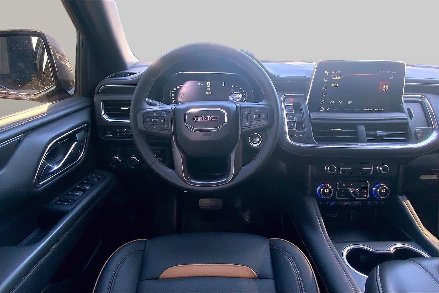 Used 2024 GMC Yukon AT4 w/ Technology Package AWD/4WD image 6