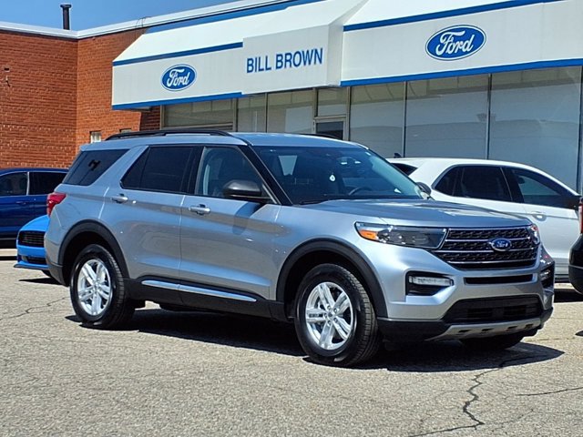 Certified 2024 Ford Explorer XLT w/ Equipment Group 202A AWD/4WD image 1