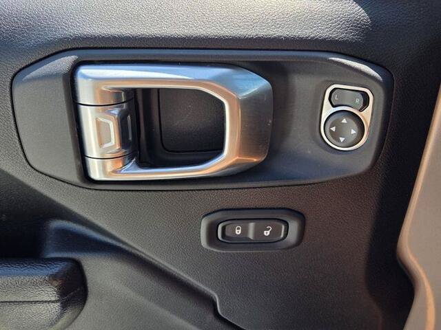 Used 2024 Jeep Wrangler Unlimited AWD/4WD image 31