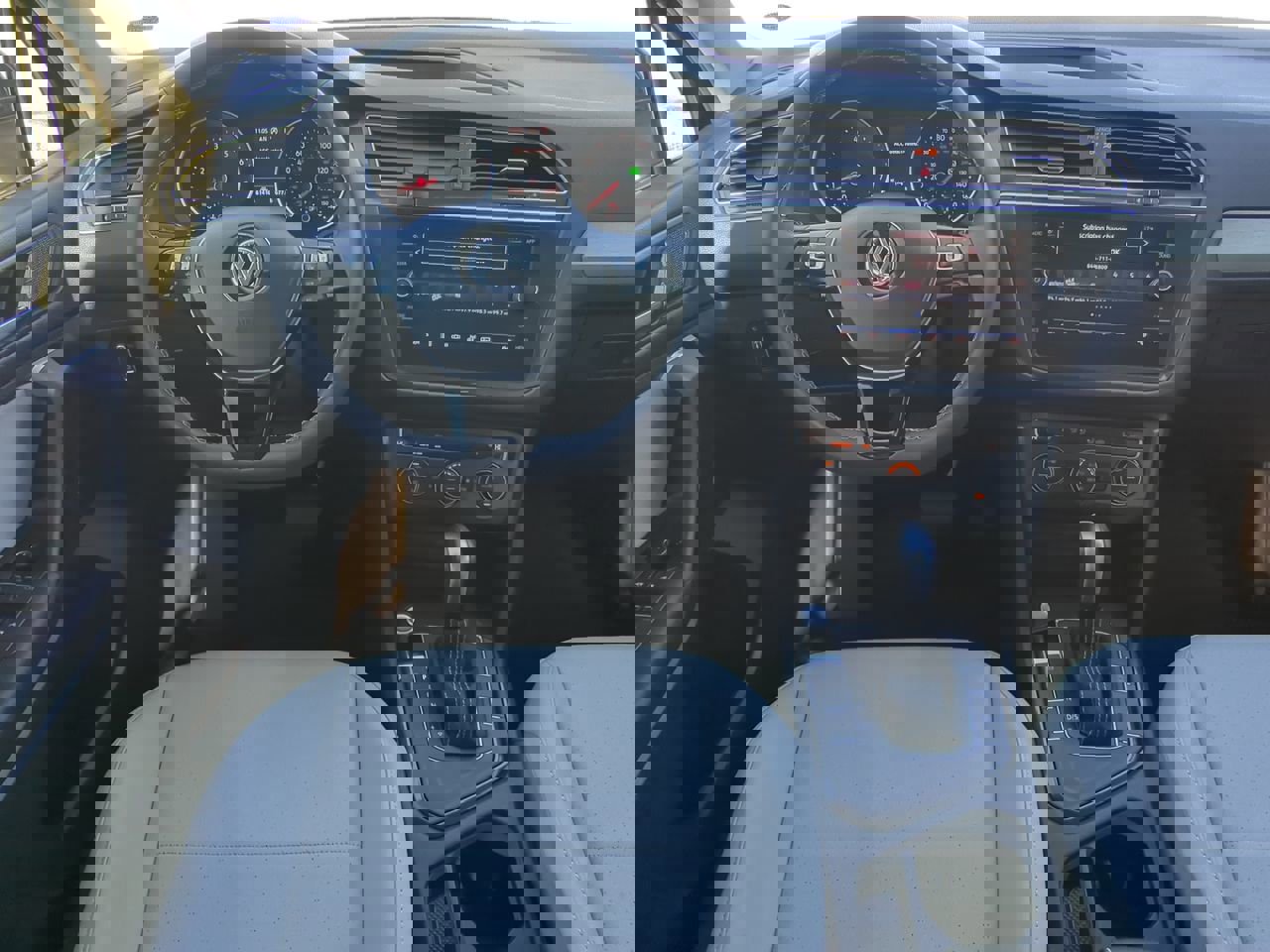 Used 2021 Volkswagen Tiguan SE image 14