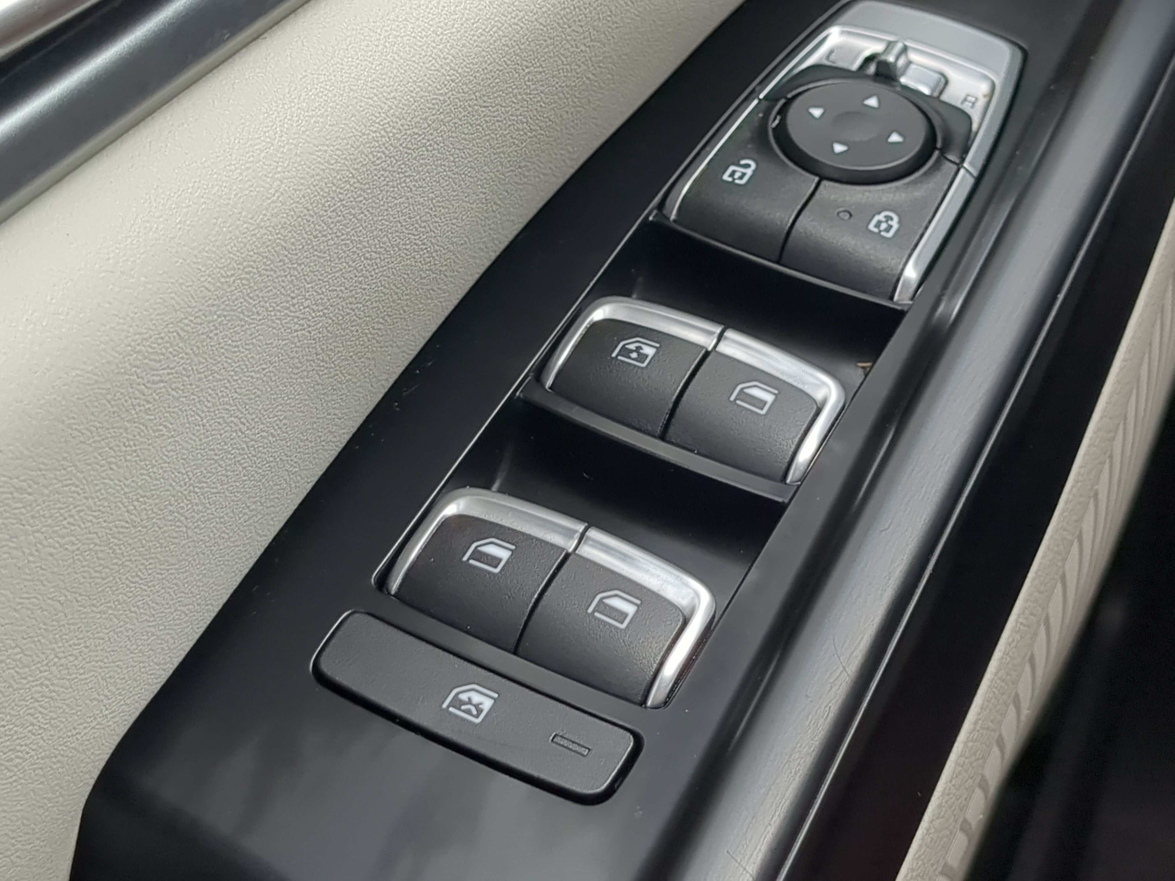 Used 2023 Kia Carnival LX FWD image 20