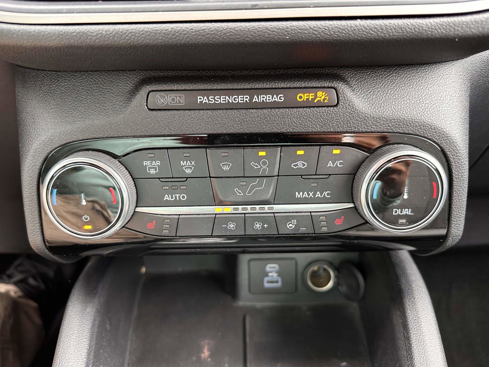 Certified 2022 Ford Escape SE w/ SE Sport Appearance Package image 25