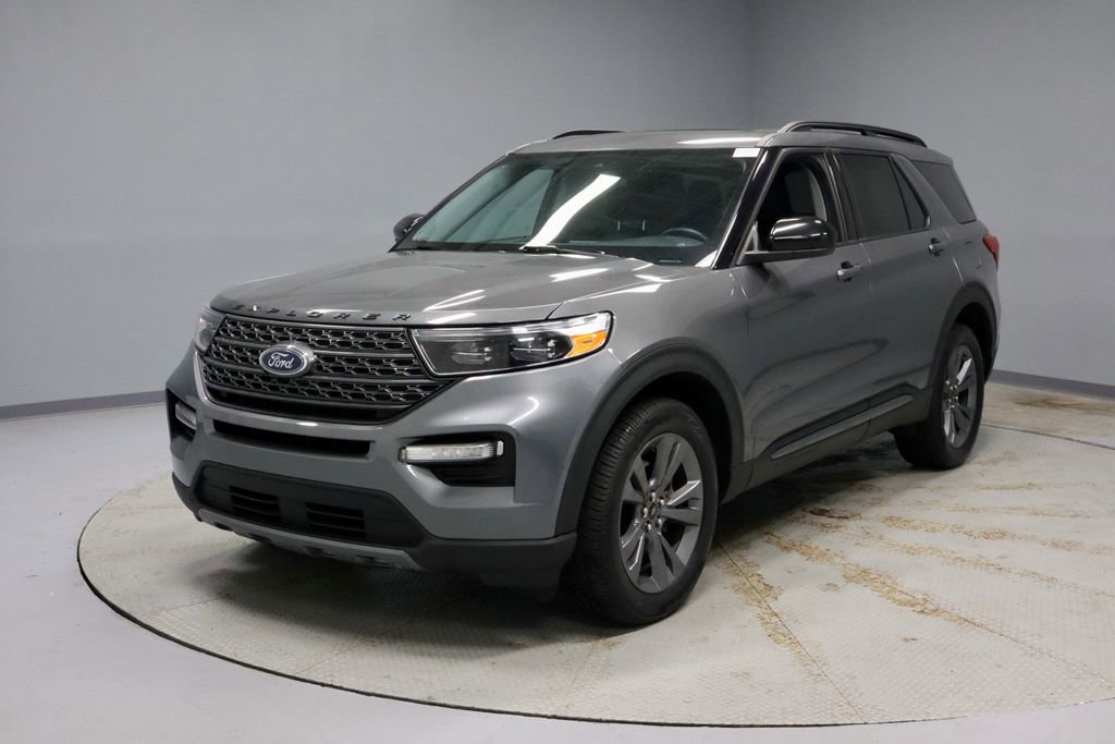 Certified 2023 Ford Explorer XLT w/ Equipment Group 202A AWD/4WD image 8