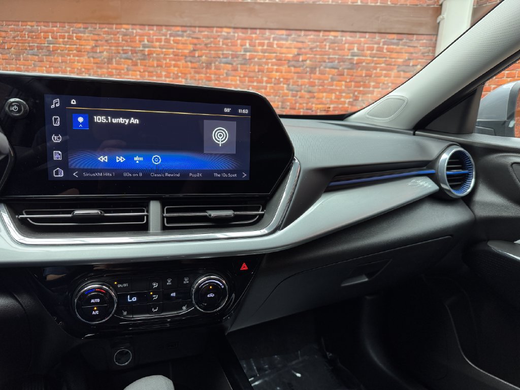 Used 2025 Chevrolet Trax LT w/ Driver Confidence Package FWD image 17