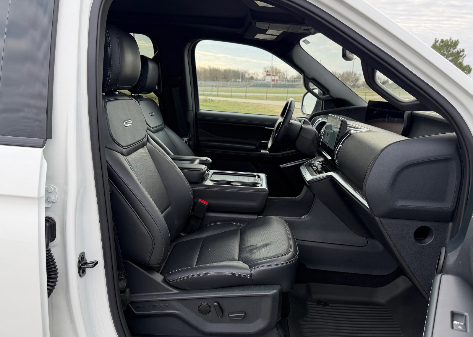 Certified 2025 Ford Expedition Max Platinum w/ Stealth Appearance Package AWD/4WD image 33