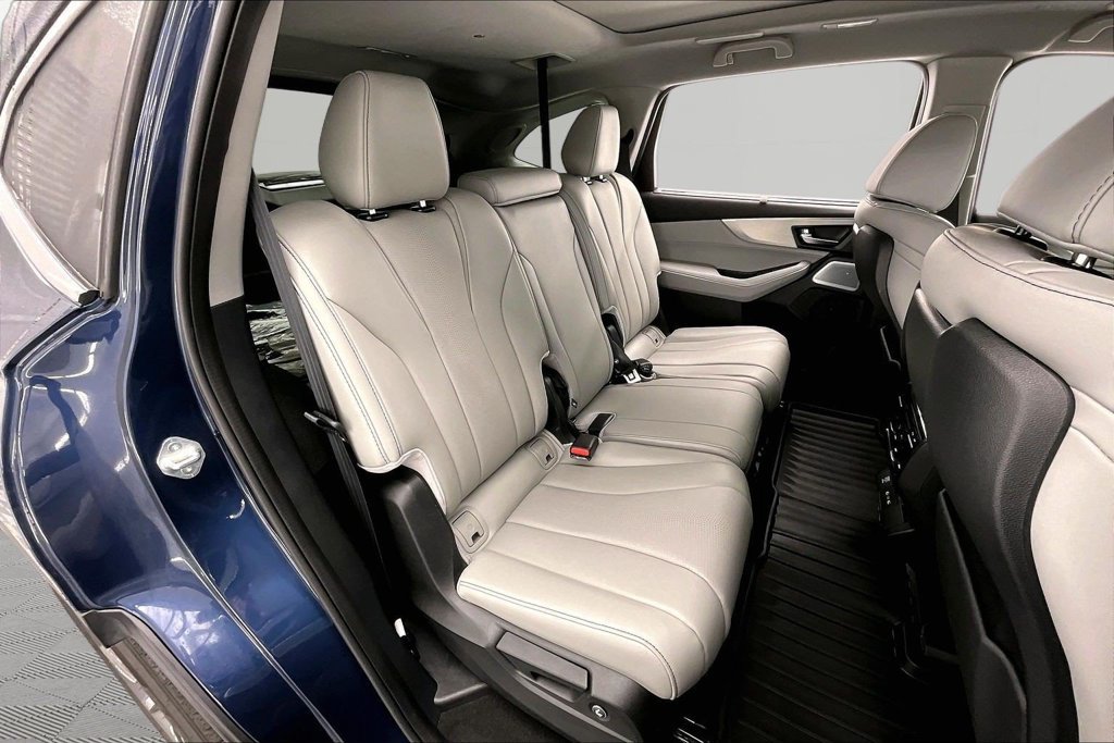 Used 2025 Acura MDX w/ Technology Package FWD image 27