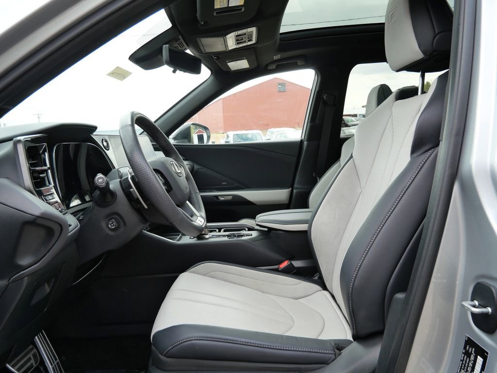 Used 2024 Lexus TX 500h AWD w/ Technology Package image 7