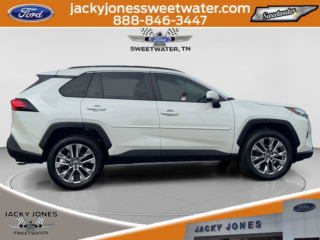 Used 2022 Toyota RAV4 XLE Premium image 6