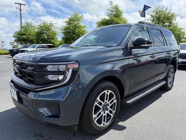Certified 2025 Ford Expedition Active AWD/4WD image 4