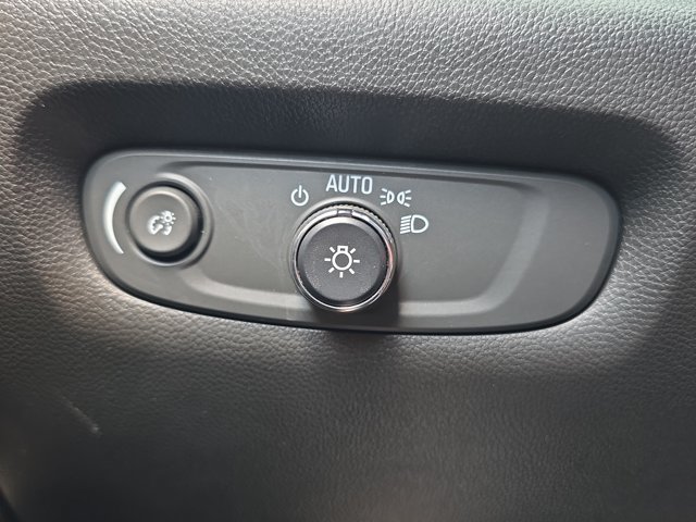 Used 2022 Chevrolet Traverse Premier FWD image 32