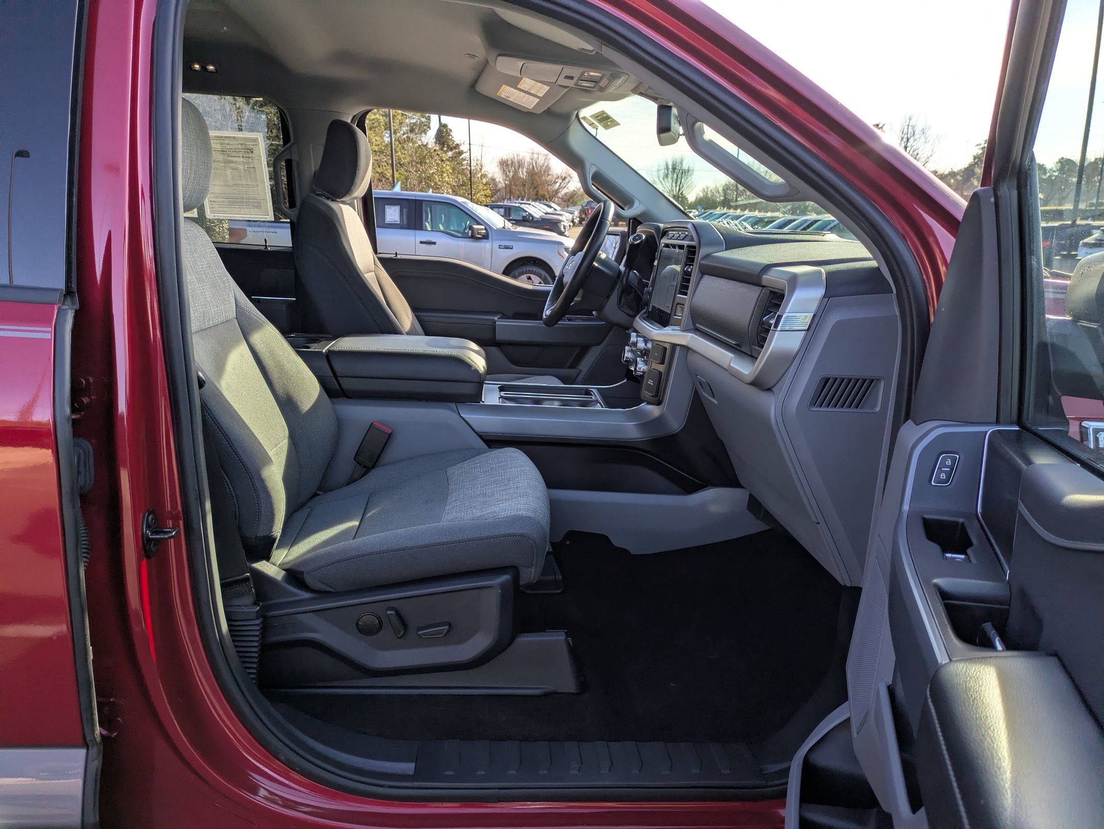 Certified 2022 Ford F150 XLT w/ Equipment Group 302A High image 40