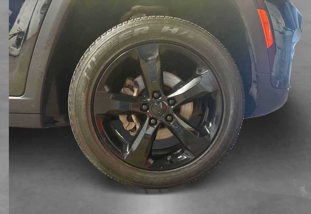 Used 2023 Jeep Grand Cherokee Altitude AWD/4WD image 20