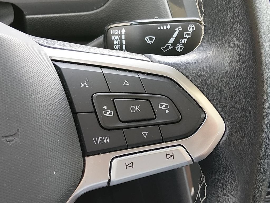 Used 2023 Volkswagen Tiguan SE w/ Panoramic Sunroof Package FWD image 22
