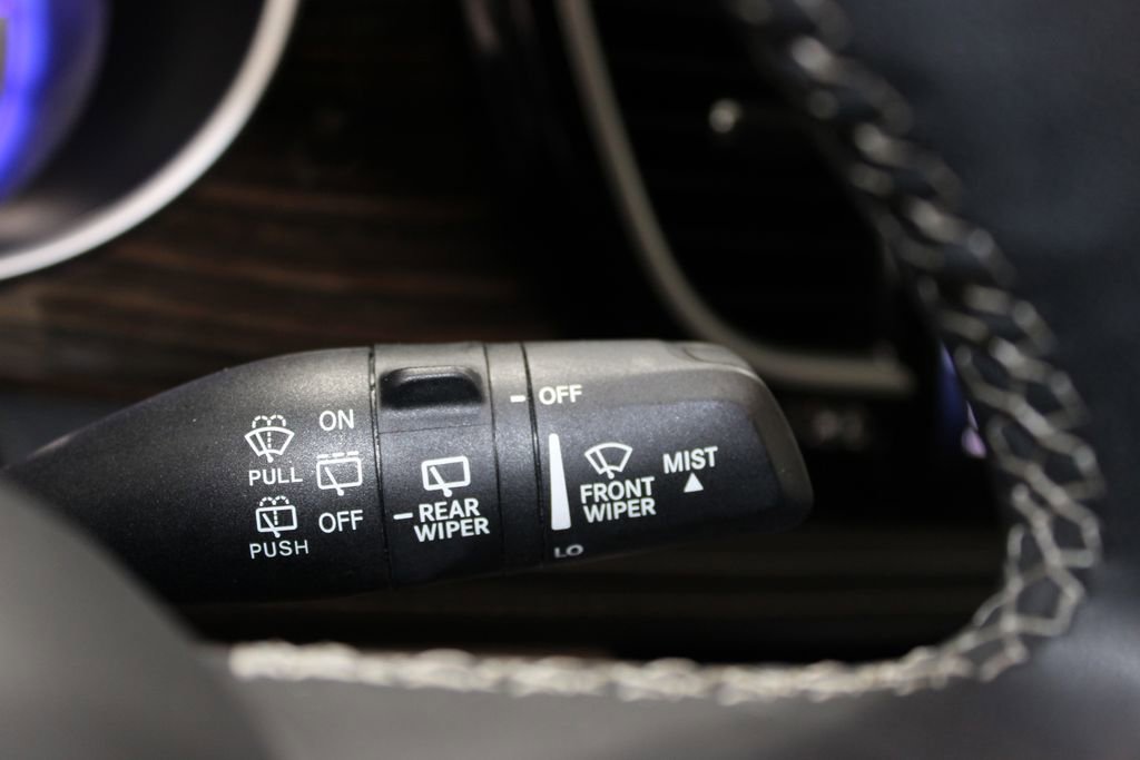 Used 2023 Chrysler Pacifica Limited FWD image 45