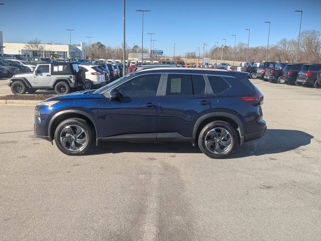 Used 2024 Nissan Rogue SV w/ SV Premium Package image 2