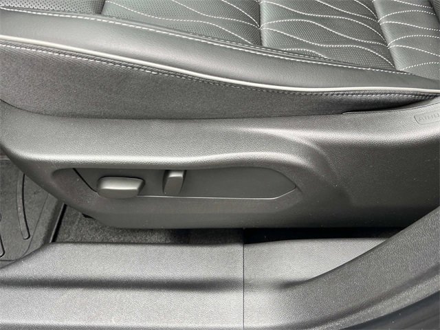 Used 2023 Buick Envision Avenir image 30