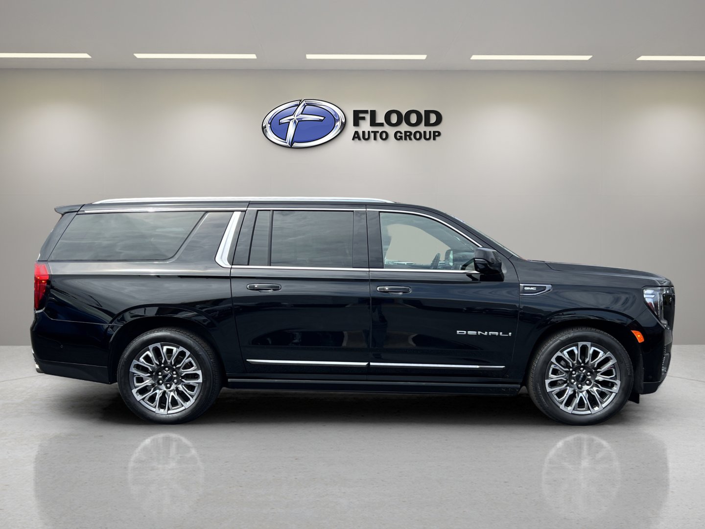 Used 2023 GMC Yukon XL Denali Ultimate image 3