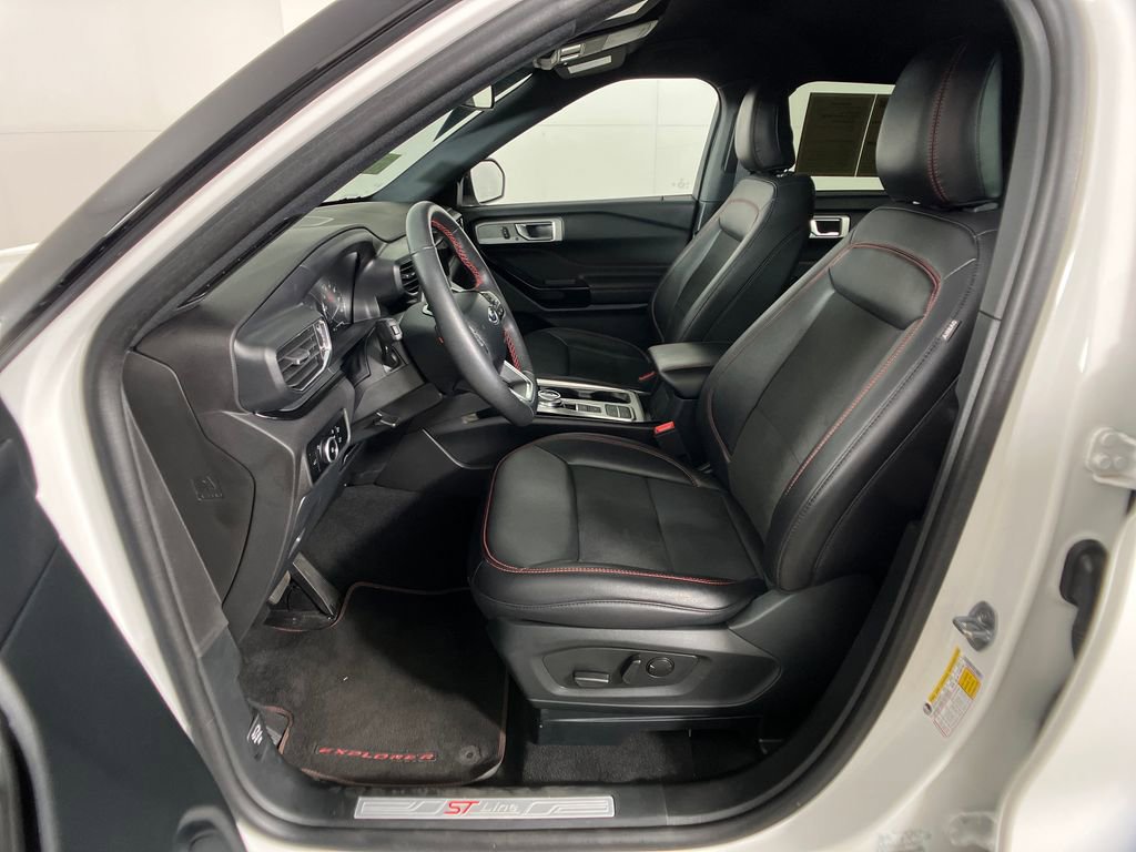 Certified 2024 Ford Explorer ST-Line w/ Class IV Trailer Tow Package image 30