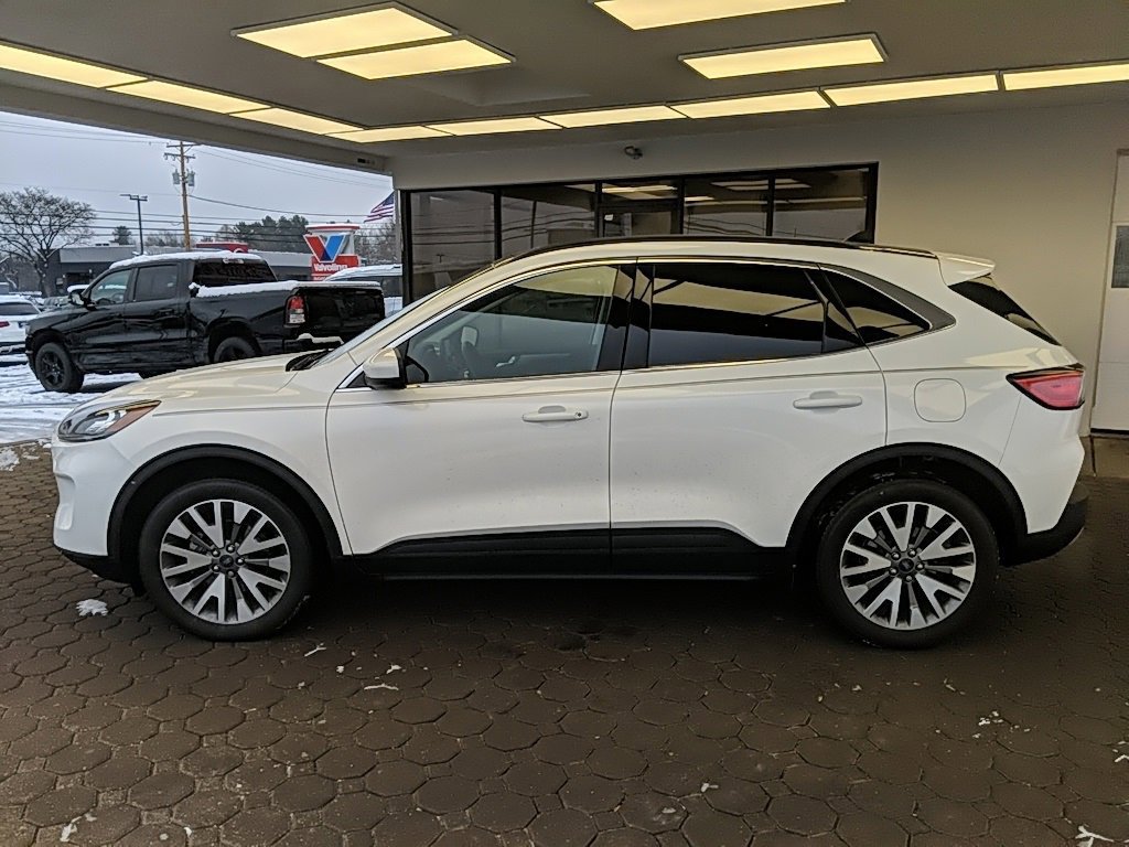 Certified 2022 Ford Escape Titanium w/ Class II Trailer Tow Package image 6