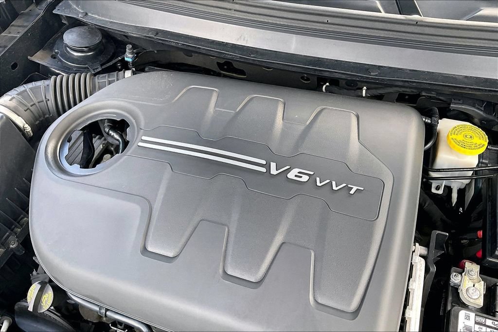 Used 2019 Jeep Cherokee Limited w/ Luxury Group FWD image 34