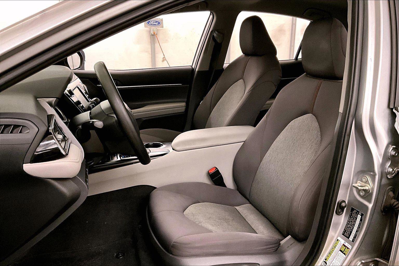 Used 2020 Toyota Camry LE image 24