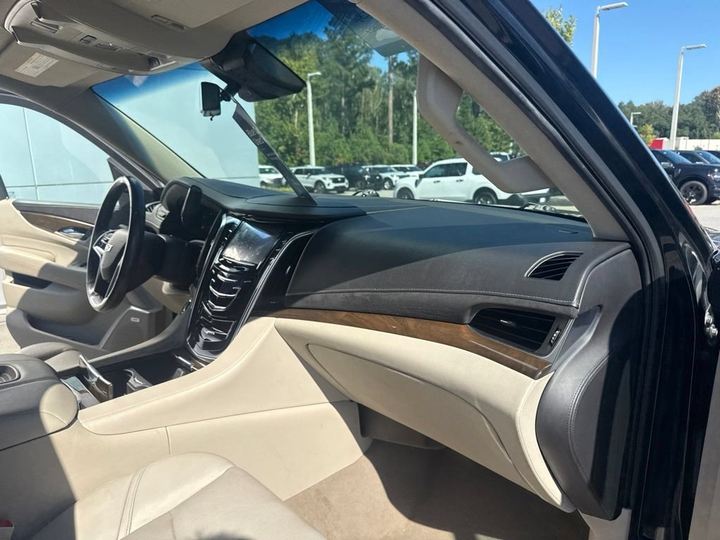 Used 2020 Cadillac Escalade Luxury AWD/4WD image 36