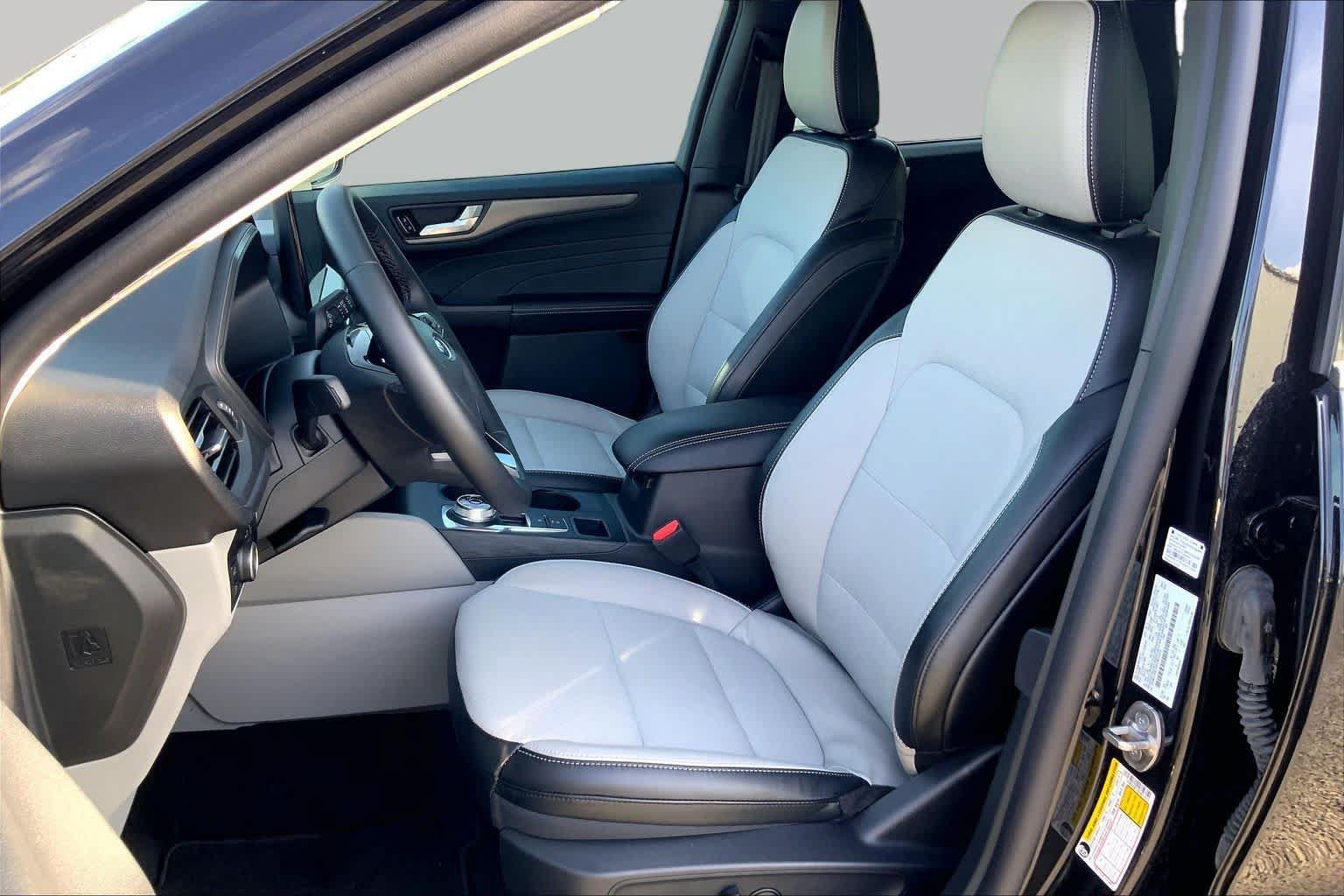 Certified 2025 Ford Escape SE FWD image 16