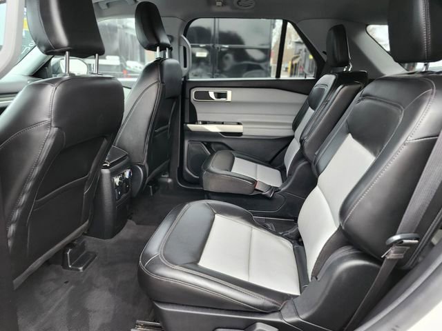 Certified 2022 Ford Explorer XLT w/ Equipment Group 202A image 16