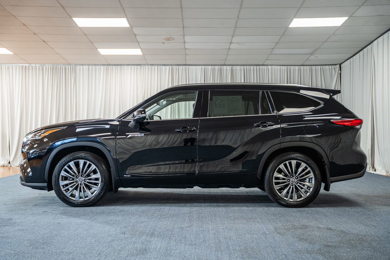 Used 2021 Toyota Highlander Platinum AWD/4WD image 4