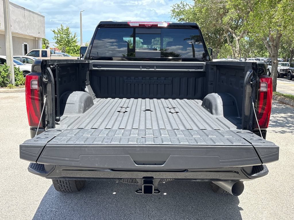 Used 2024 GMC Sierra 2500 Denali Ultimate AWD/4WD image 9
