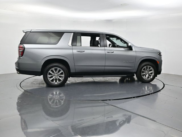 Used 2024 Chevrolet Suburban Premier AWD/4WD image 2