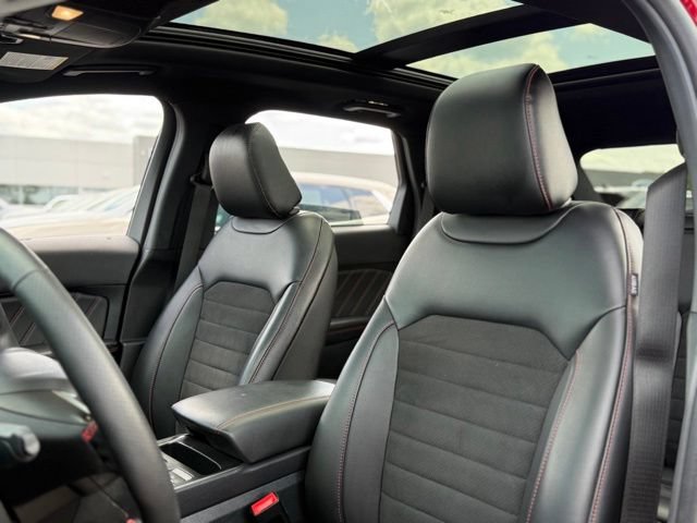 Certified 2024 Ford Edge ST-Line AWD/4WD image 13