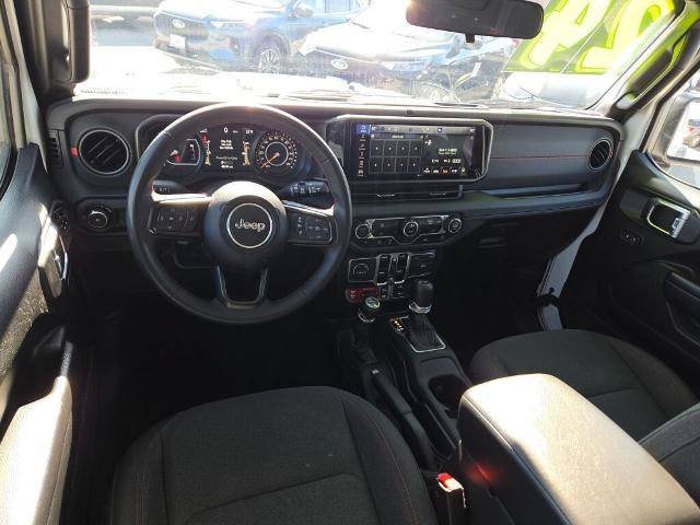 Used 2024 Jeep Wrangler Unlimited Rubicon AWD/4WD image 20