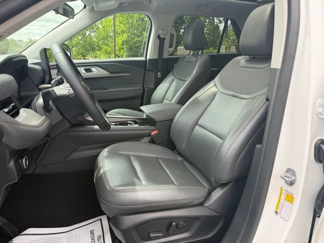 Certified 2025 Ford Explorer Active w/ Active Comfort Package AWD/4WD image 12