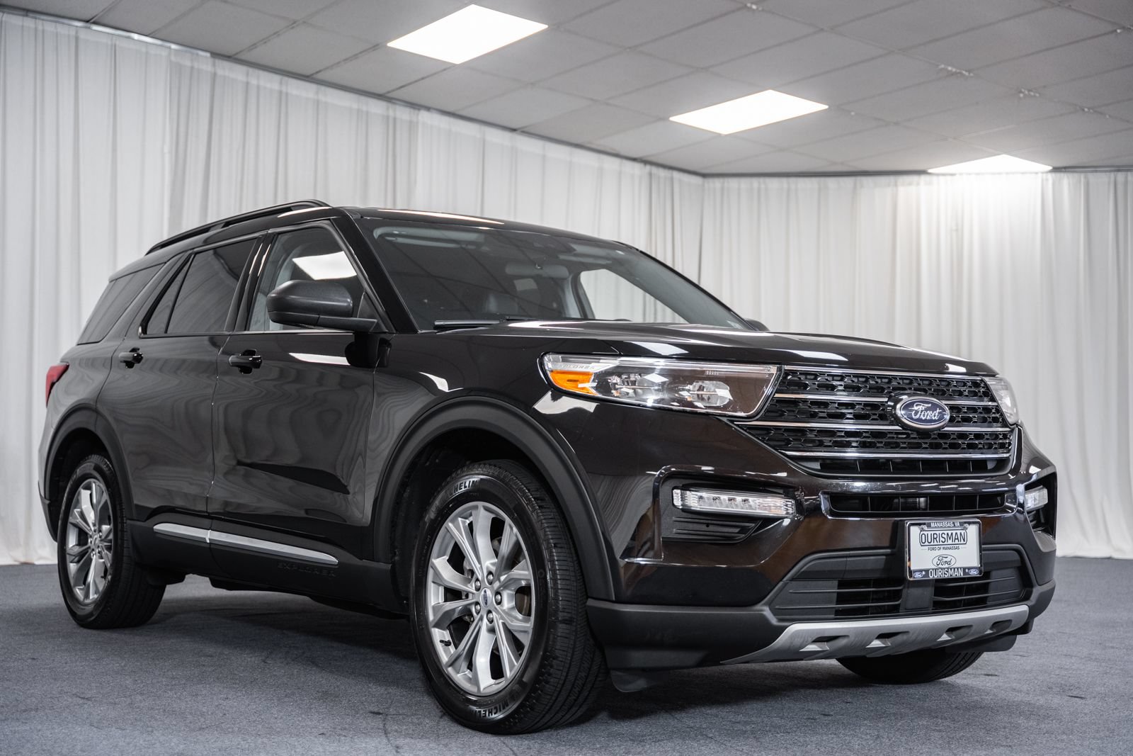 Certified 2023 Ford Explorer XLT w/ Equipment Group 202A AWD/4WD image 1