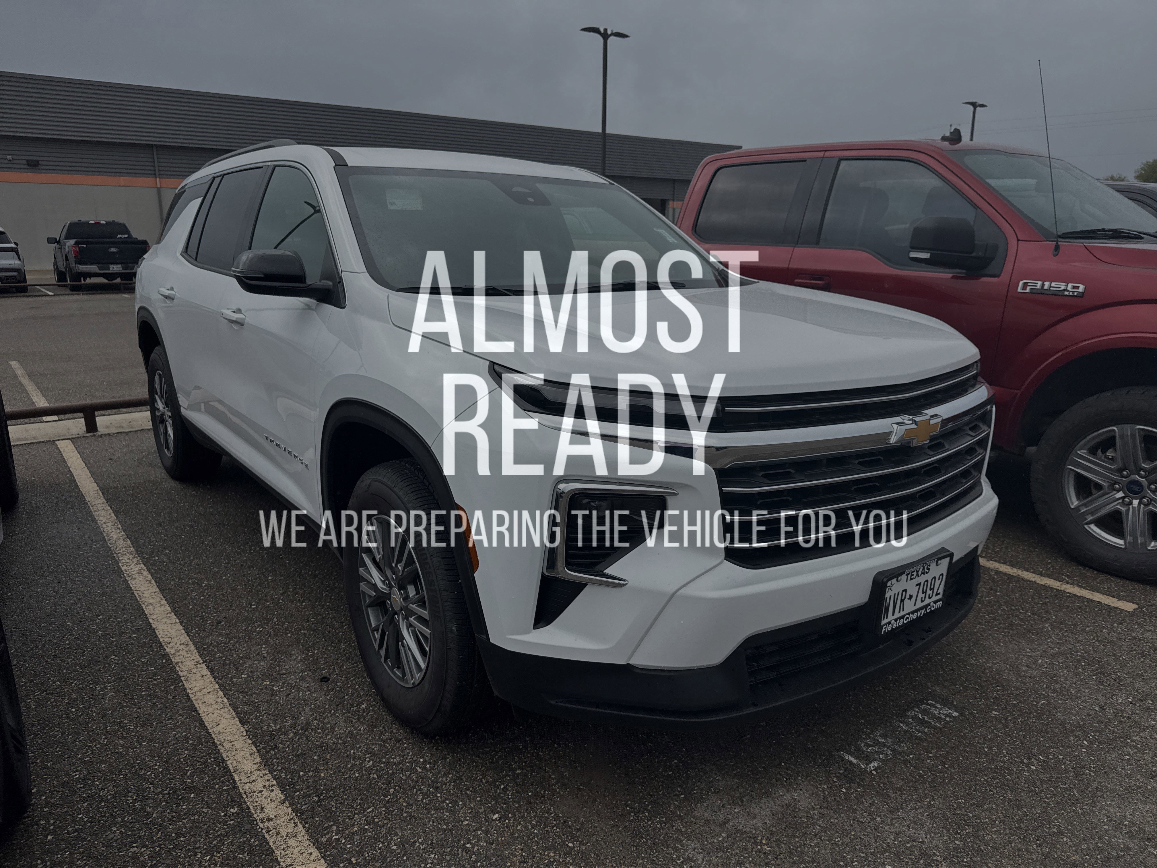 Used 2025 Chevrolet Traverse LT FWD image 4