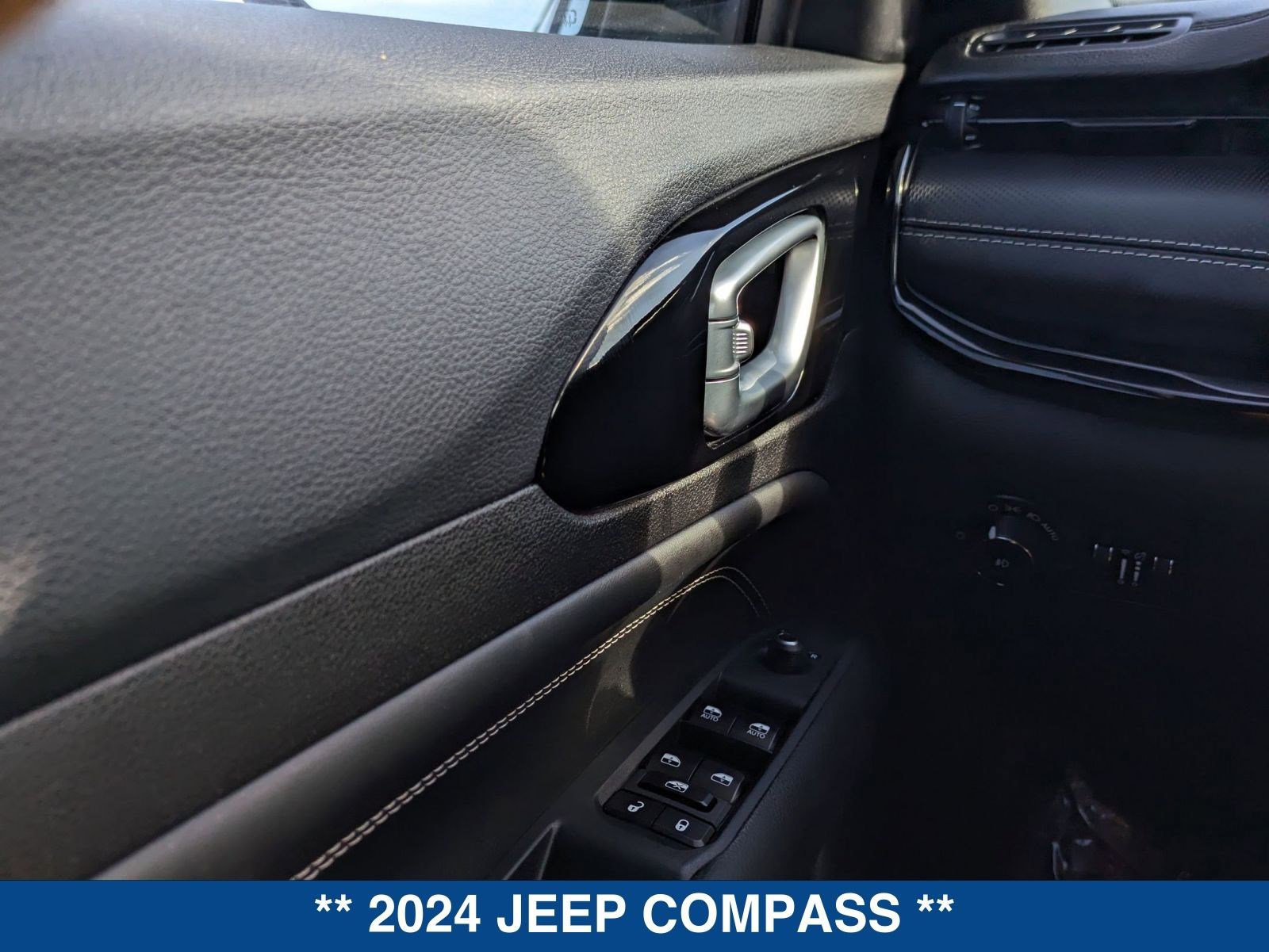 Used 2024 Jeep Compass Latitude w/ Convenience Group image 23